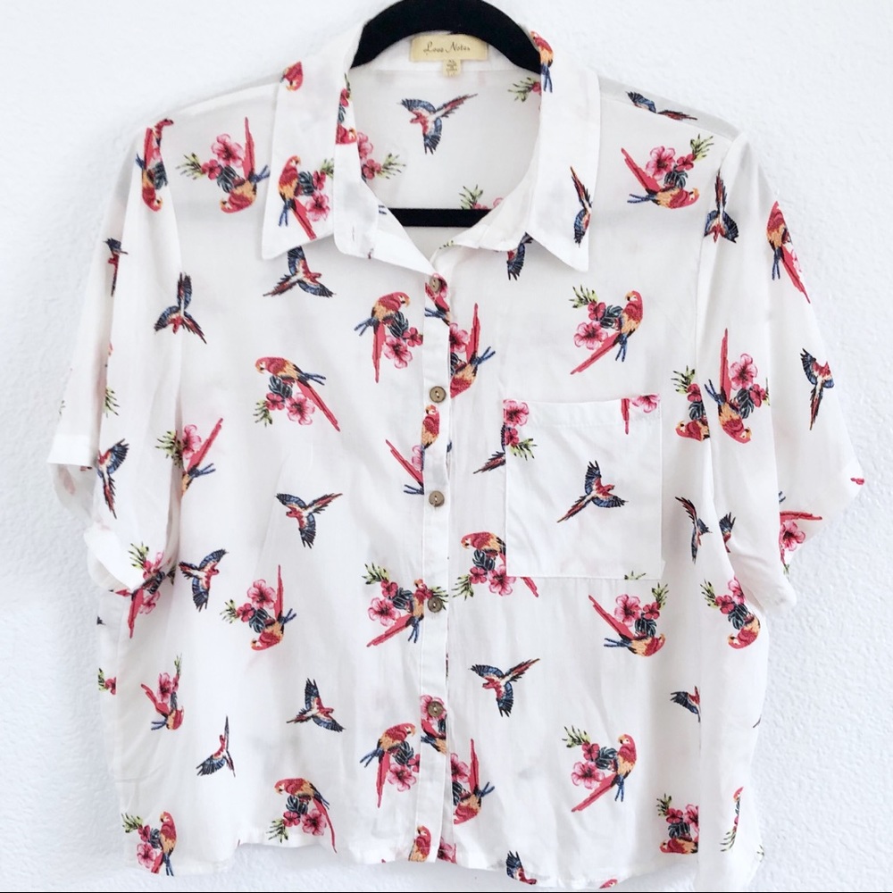 Love Notes short sleeve parrot tropical top